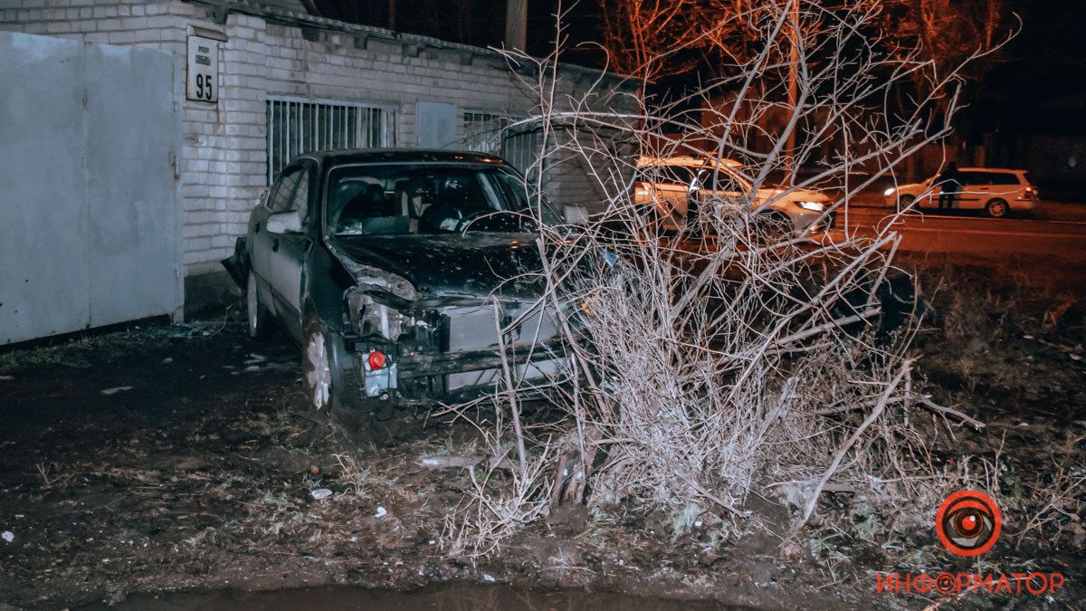 В Днепре на проспекте Свободы в аварии из-за ямы на дороге пострадал 2-летний ребенок: видео момента