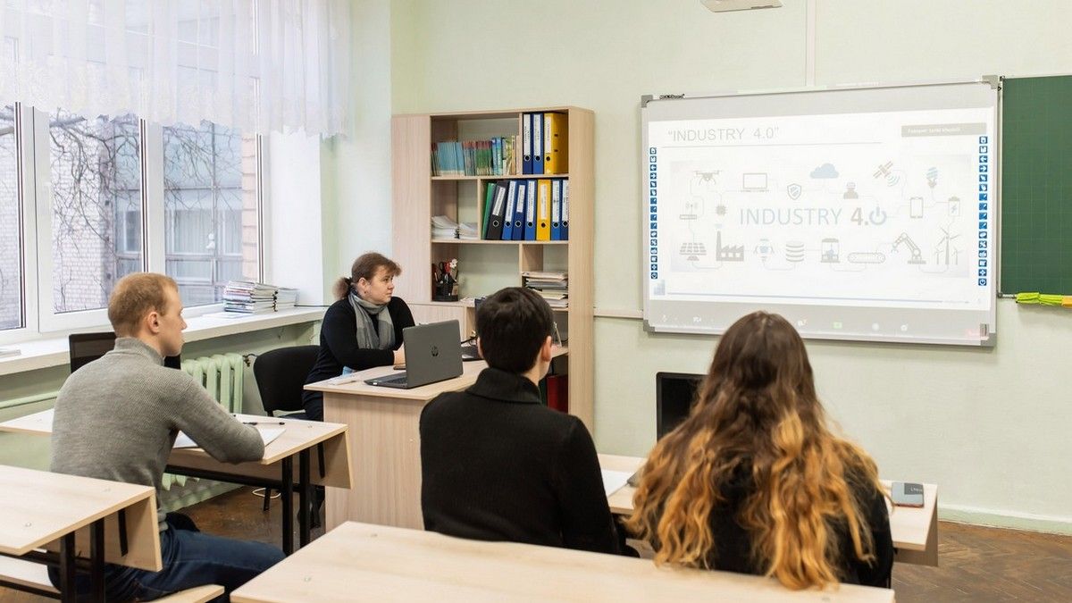 При поддержке ИНТЕРПАЙП стартовали занятия юных мехатроников Днепра и области