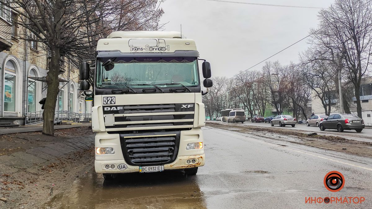 В Днепре на проспекте Мазепы женщина попала под колеса фуры: полиция ищет свидетелей