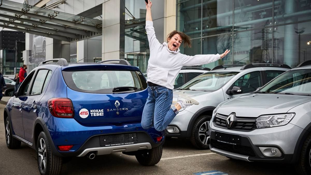 АТБ кохає тебе: объявили победителей конкурса, которые выиграли сертификаты, бриллианты и автомобили