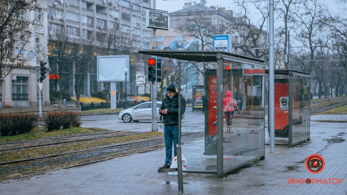 В Днепре пошел мартовский снегодождь