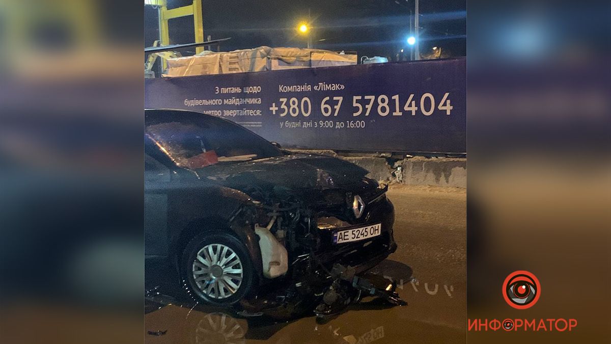 В Днепре на проспекте Яворницкого пьяный водитель Renault врезался в дерево и пытался скрыться: мужчину задержали