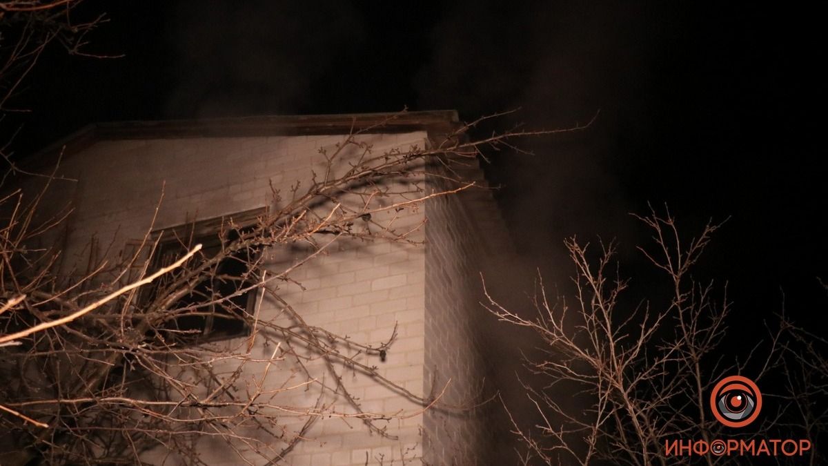 В Днепре на Житомирской горел двухэтажный дом