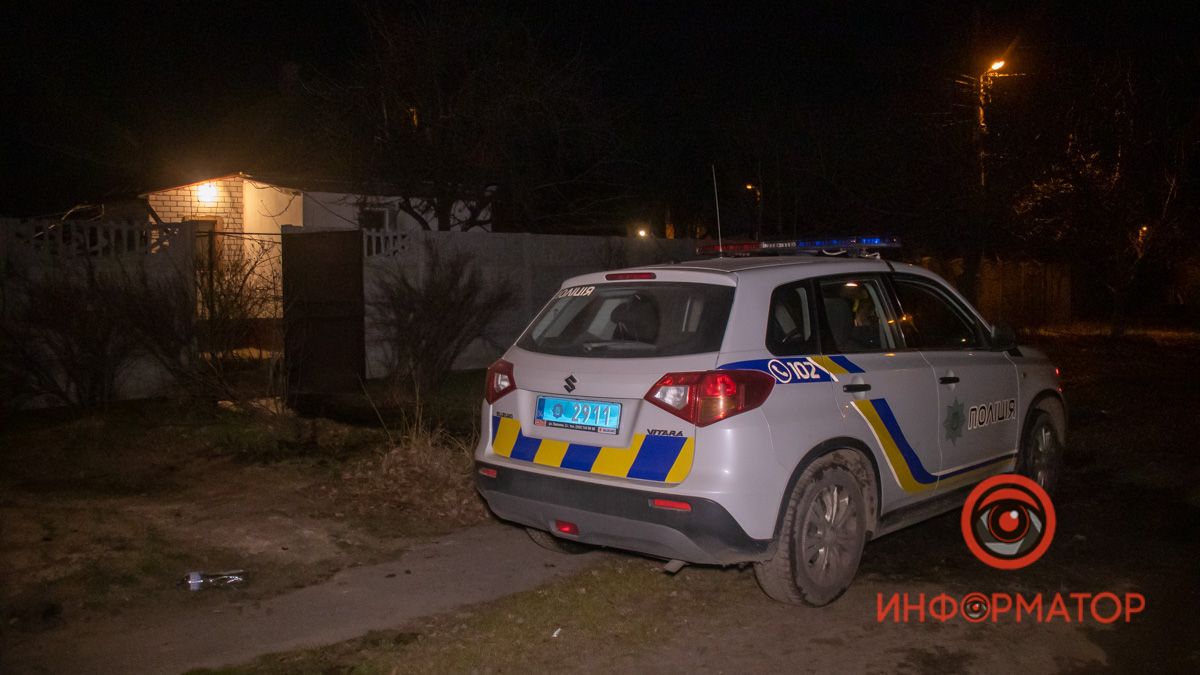 В Днепре на улице Вишневой во дворе частного дома горел сарай