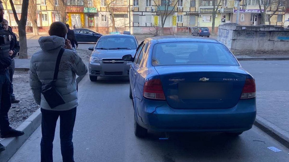 В Днепре водители не могли разъехаться на дороге и устроили драку со стрельбой