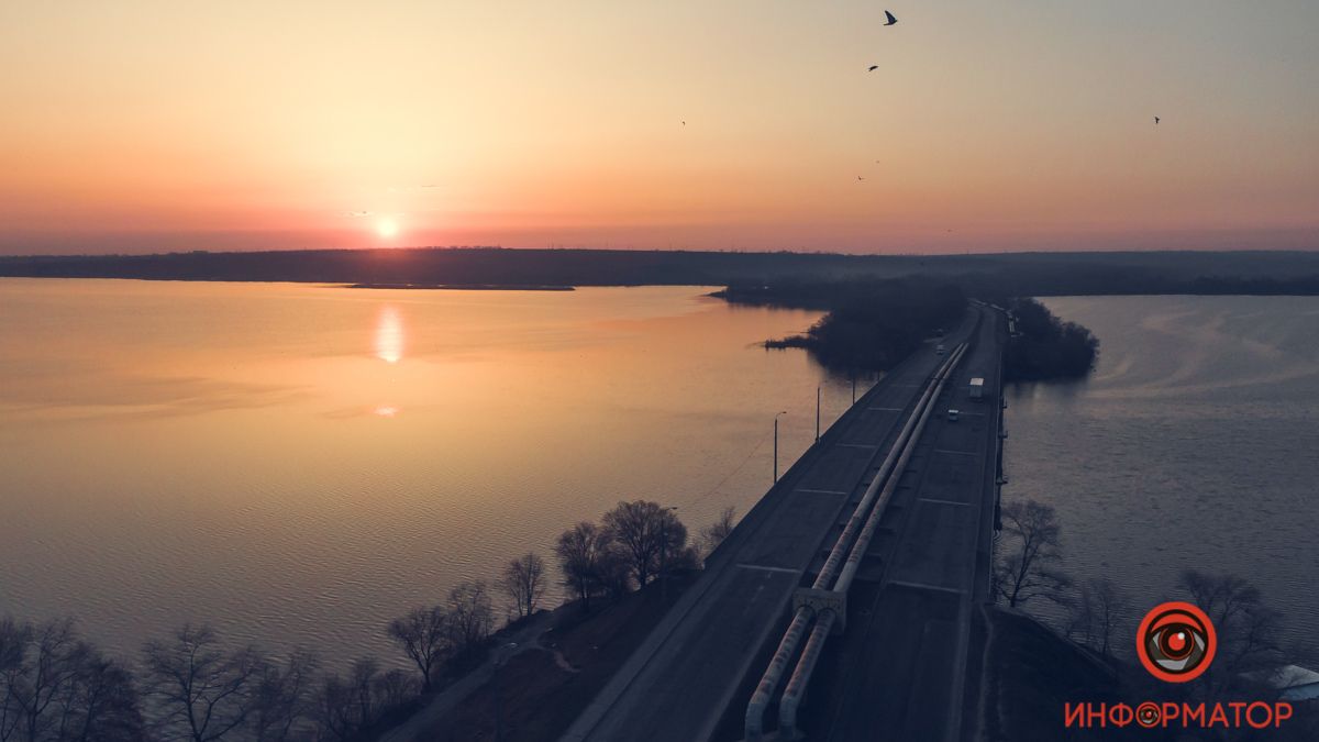 Небо над Днепром озарили лучи рубинового рассвета