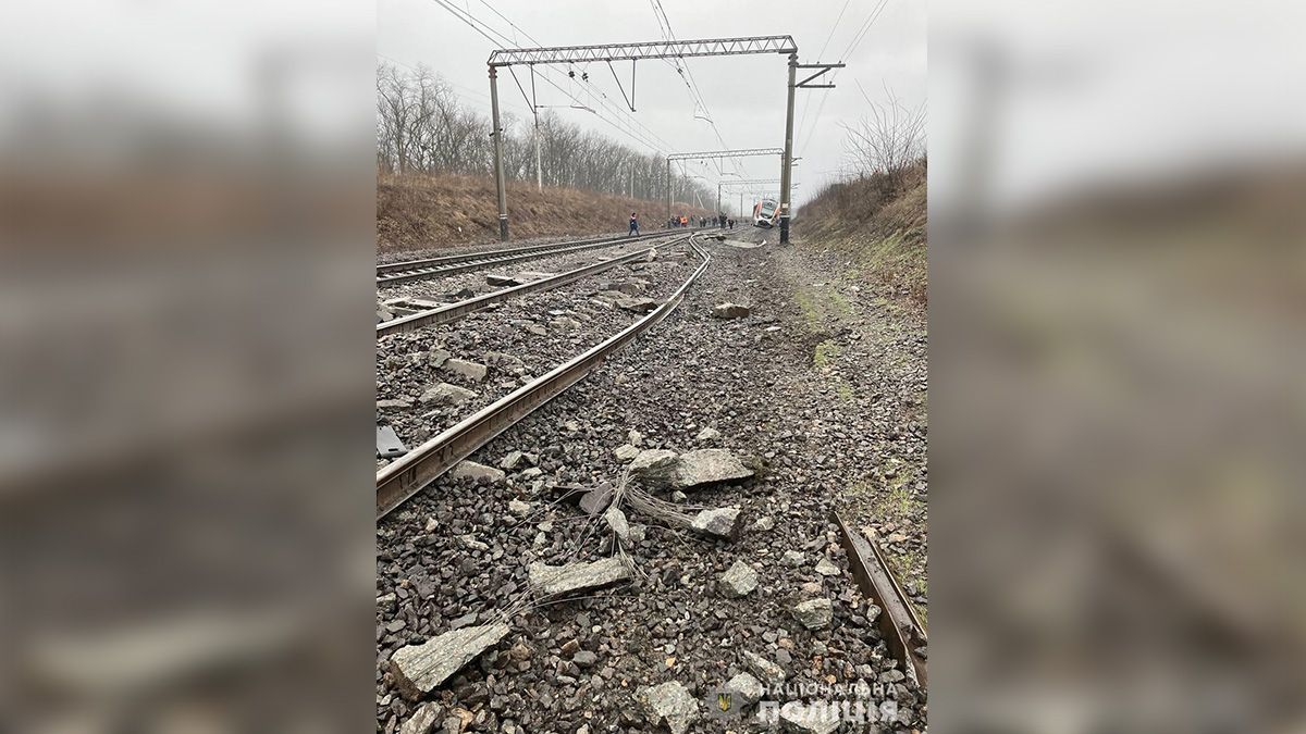 В Днепропетровской области "Интерсити" сошел с рельсов: "Укрзалізниця" назвала причины и отстранила руководителей