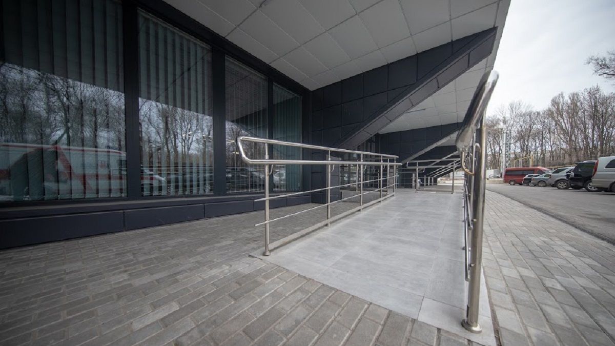 В Днепре проверили объект программы "Велике будівництво" на инклюзивность