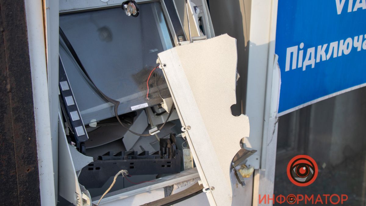 В Подгородном подорвали банкомат: подозреваемых нашли