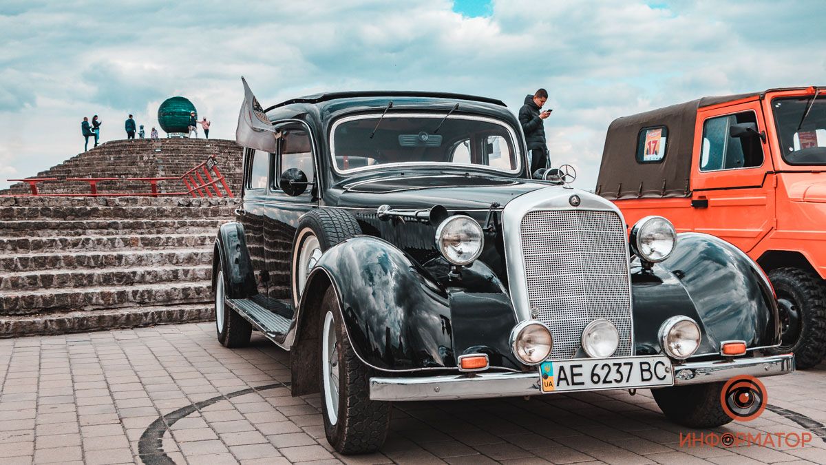 В Днепре прошел автопробег ретро-машин