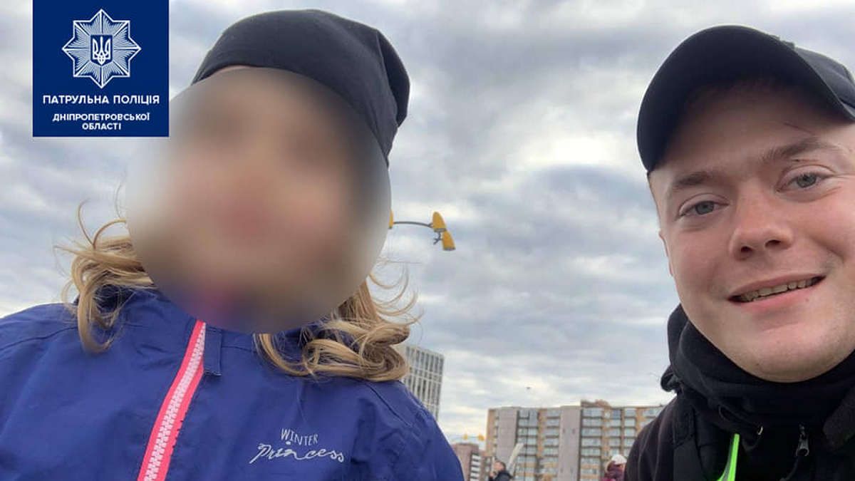 В Днепре патрульные отыскали 5-летнюю девочку с аутизмом, которая гуляла с папой и потерялась