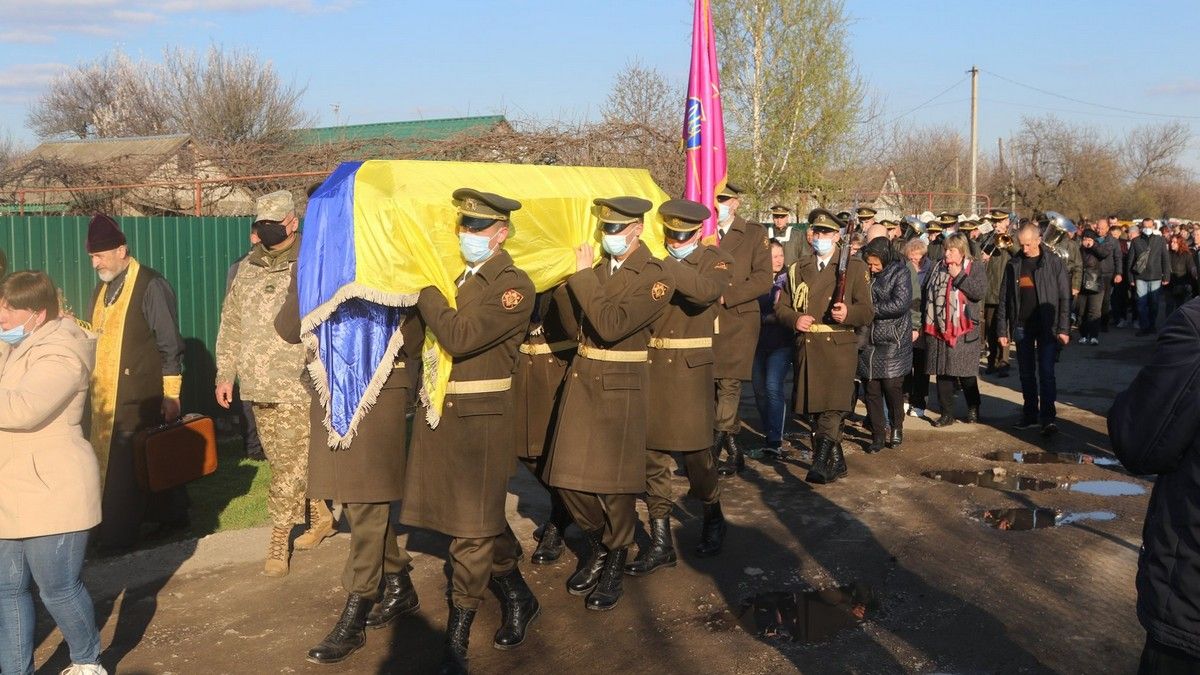 В Днепропетровской области простились с погибшим бойцом: у него остались двое детей