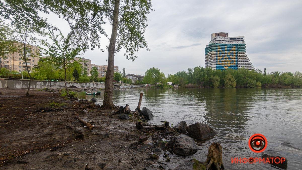 В Днепре продолжают приводить в порядок креативный парк возле "Поплавка"