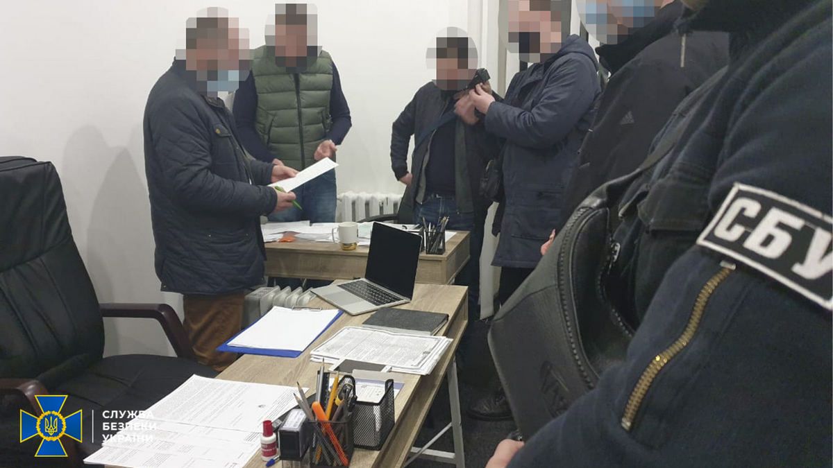 В Днепре адвокаты "сливали" закрытую информацию своим подзащитным