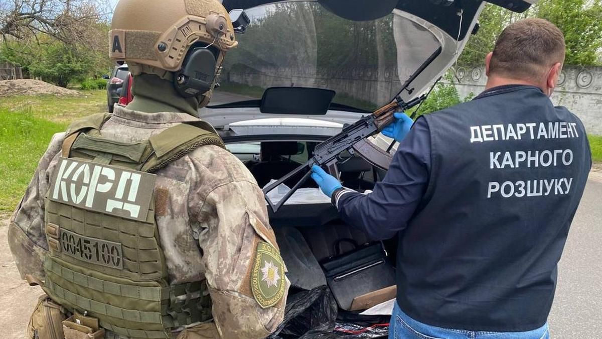В Днепр и область группировка ввозила оружие и боеприпасы из зоны ООС: видео масштабной спецоперации