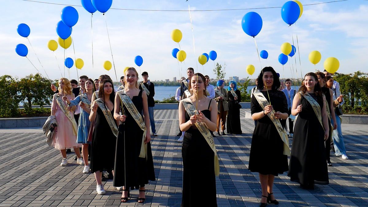 Начались "последние звонки": когда и как закончится учебный год в Днепре