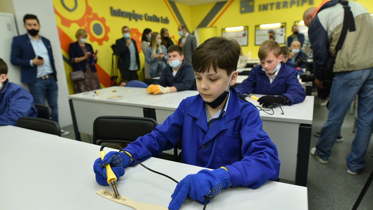 Современный кабинет трудов и лаборатория мехатроники открыты на левом берегу в сотрудничестве ИНТЕРПАЙП и горсовета Днепра