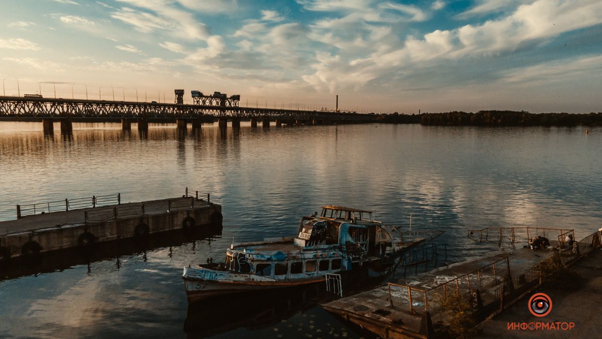 В Днепре закатное солнце разлило на небе тысячи красок