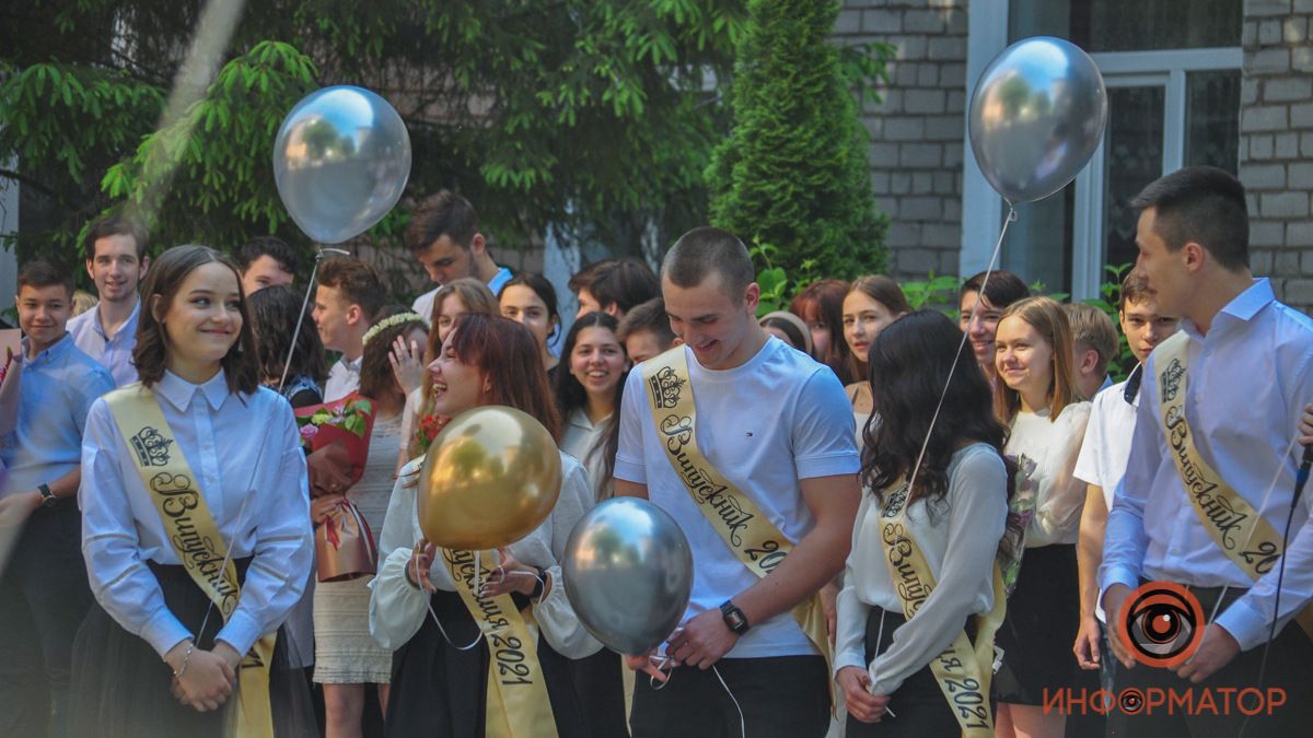 Поезд до Бердянска, последний звонок и цвет акации: ТОП хороших новостей недели