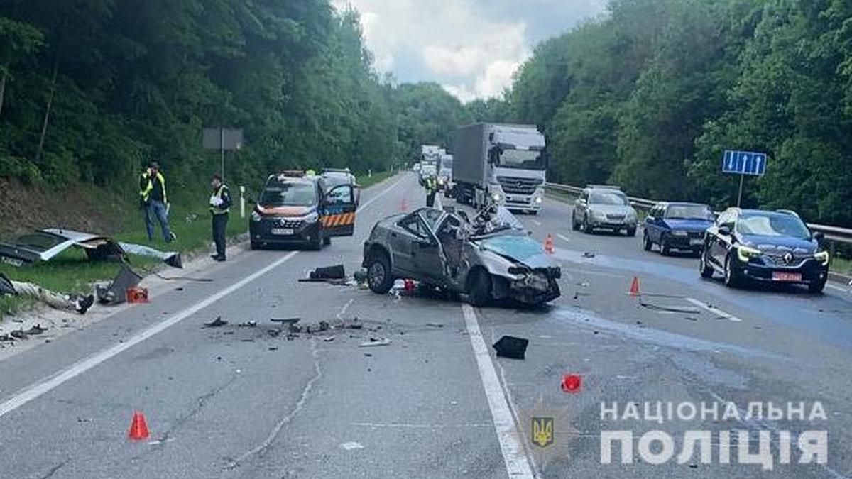 Отец с сыном из Днепра погибли в ДТП во Львовской области