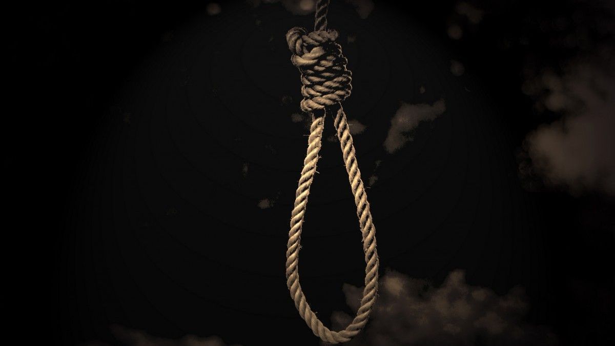 В Кривом Роге на поясе от халата повесилась 39-летняя женщина: ее нашла 13-летняя дочь