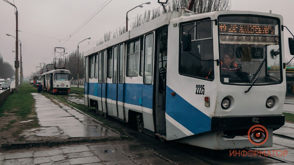 Как в Днепре (не)работает электротранспорт в третий день дождя