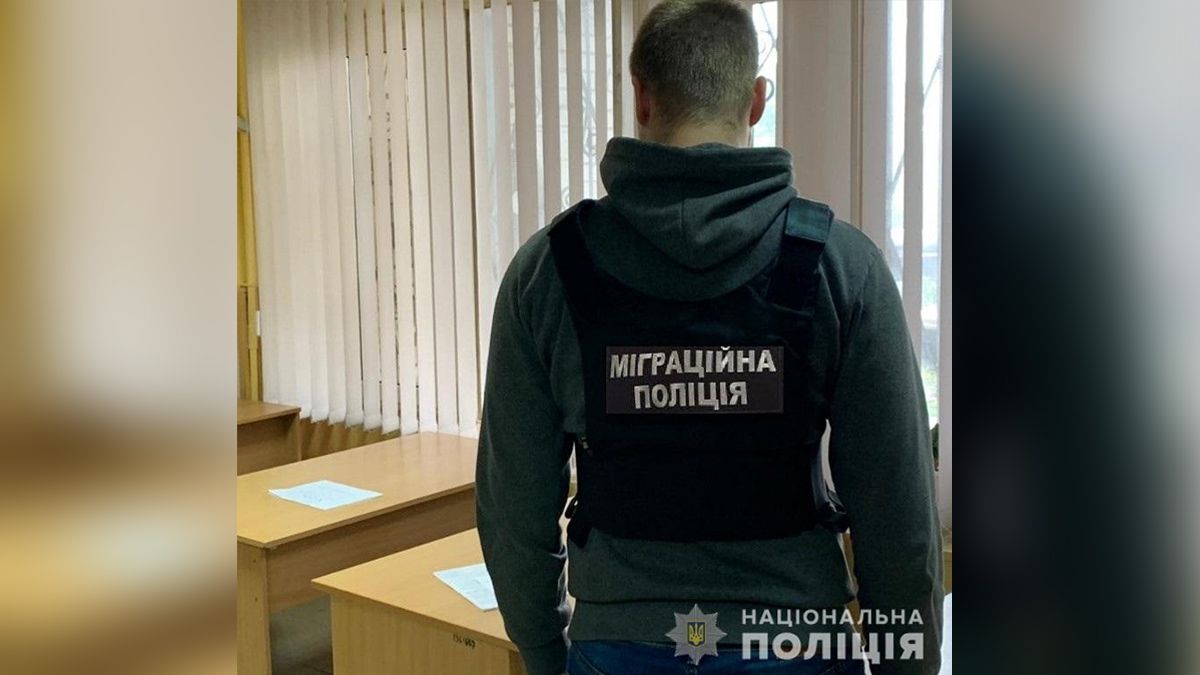 В Днепре двое иностранных студентов сдавали экзамены вместо других иностранцев