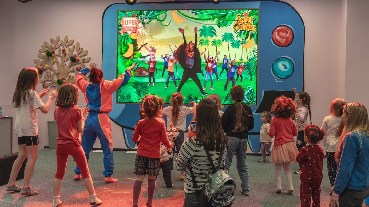 Единорожки, Пираты, Фея или Халкбастер: кто лучше всех поздравит вашего ребенка с днем рождения