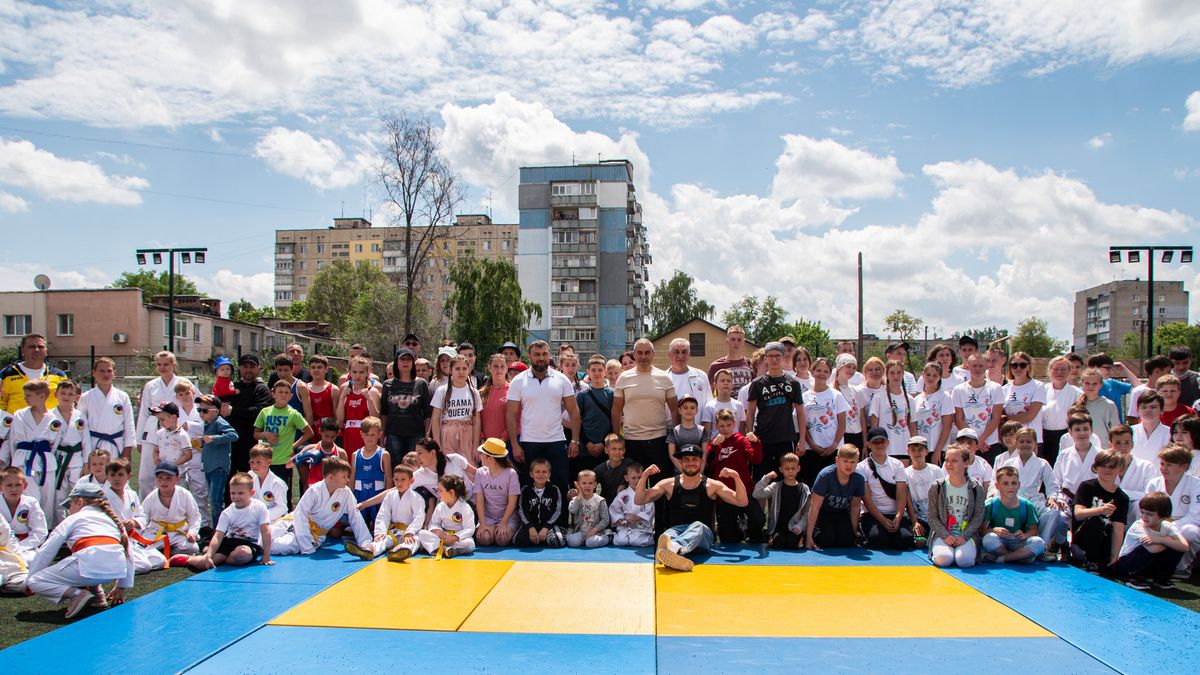 Юные спортсмены Новомосковска пообщались с Денисом Беринчиком