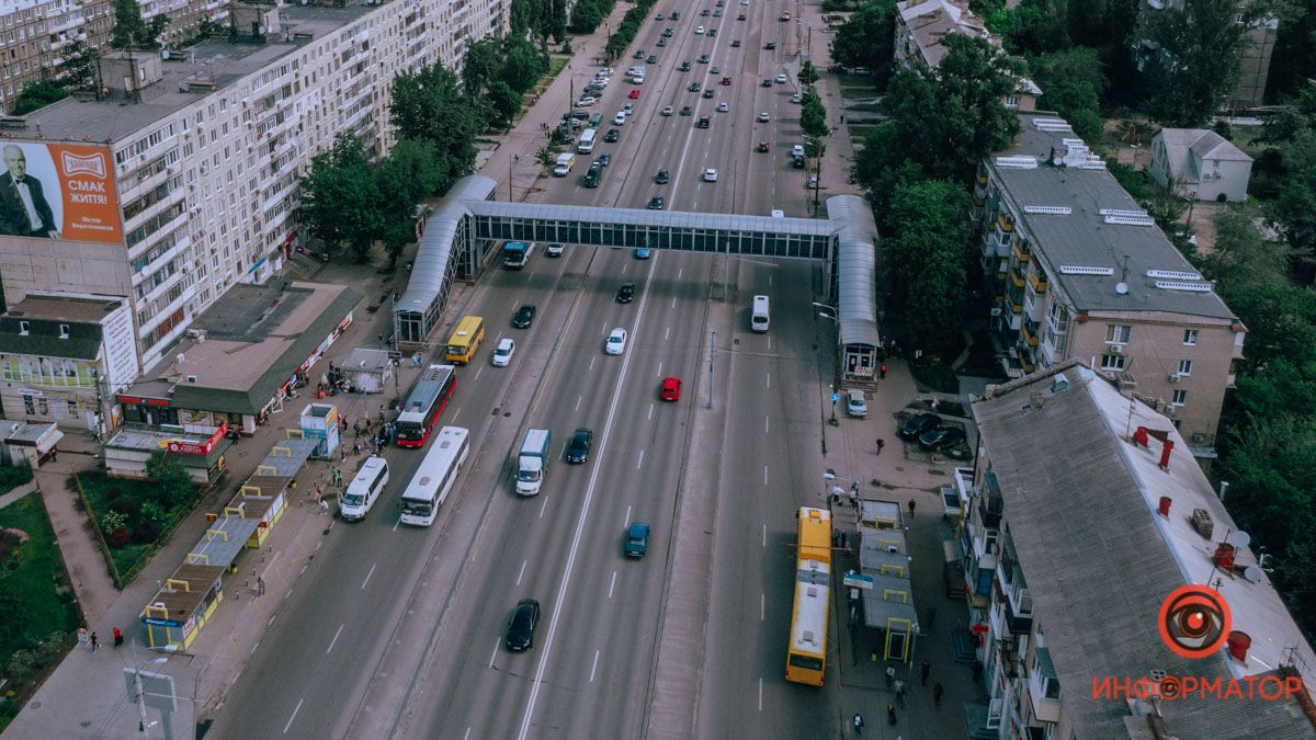 В Днепре на проспекте Слобожанском начали ремонтировать надземный переход: он не работал 5 месяцев