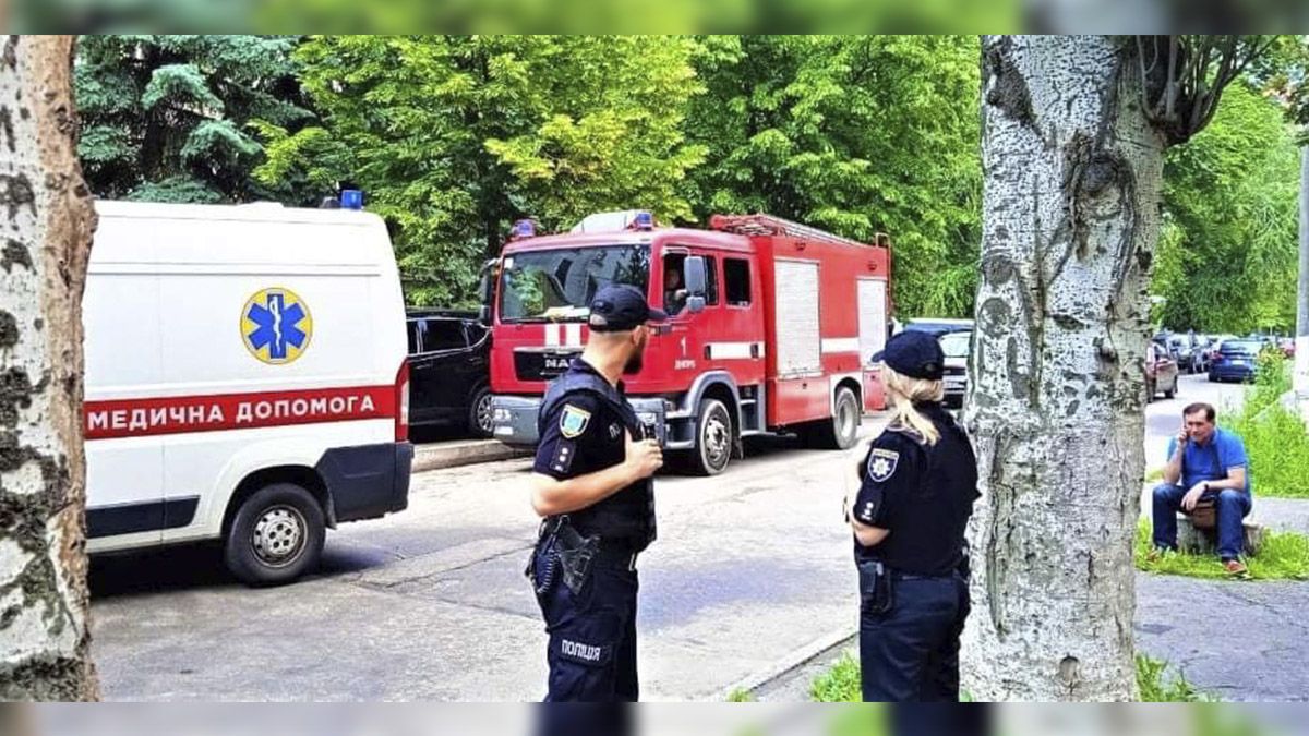 Полиция и взрывотехники возле Хозяйственного суда в Днепре: что произошло