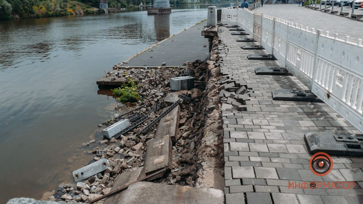 В Днепре в третий раз обвалилась часть Набережной