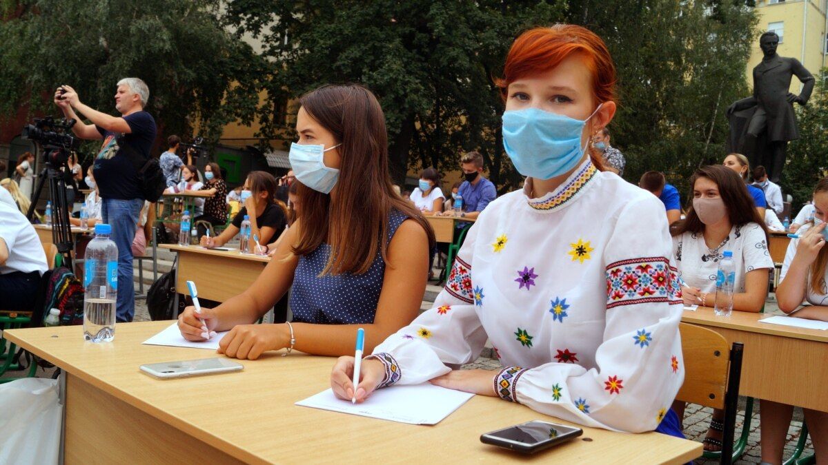 Як відбудеться диктант просто неба до Дня Конституції України