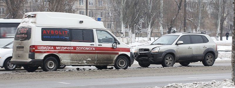 ДТП на Слобожанском: машина скорой помощи сбила человека и столкнулась с Hyundai Tucson (ФОТО, ВИДЕО)