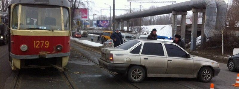 В Днепре произошла очередная авария с трамваем: подробности