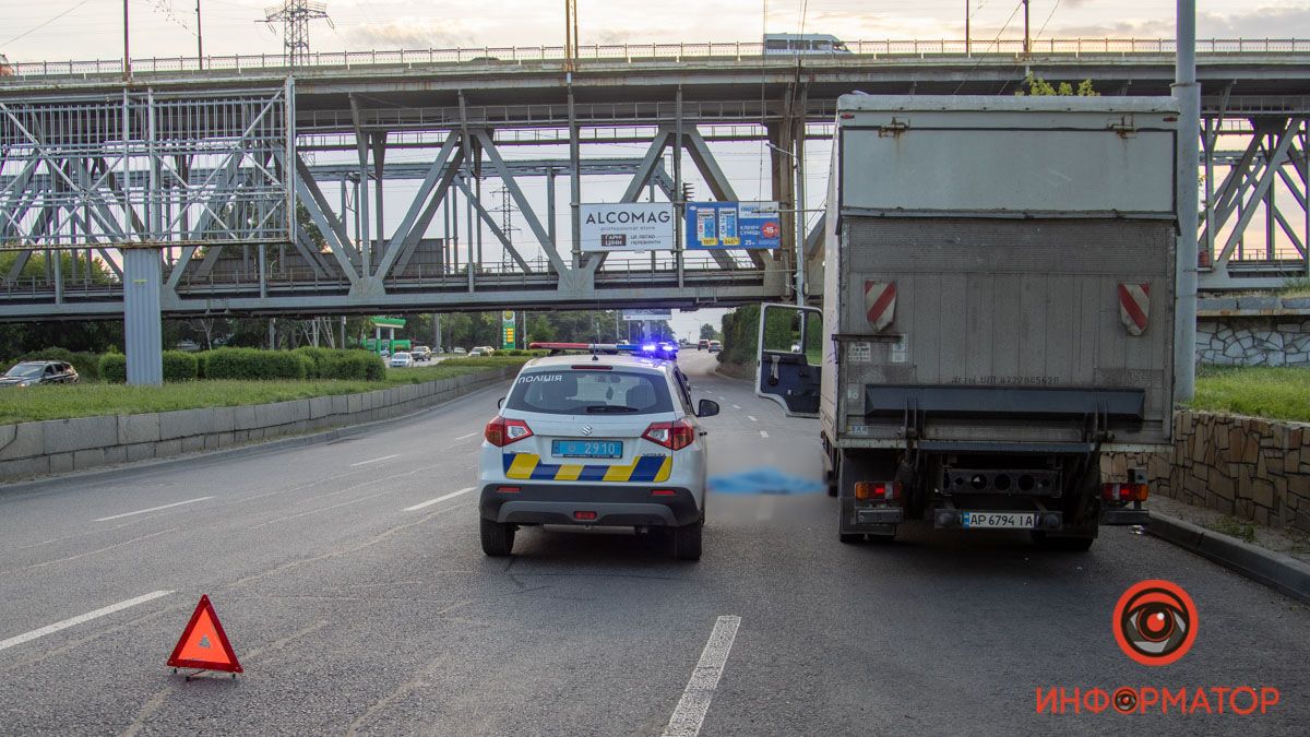 В Днепре в речпорту перед Амурским мостом умер водитель MAN