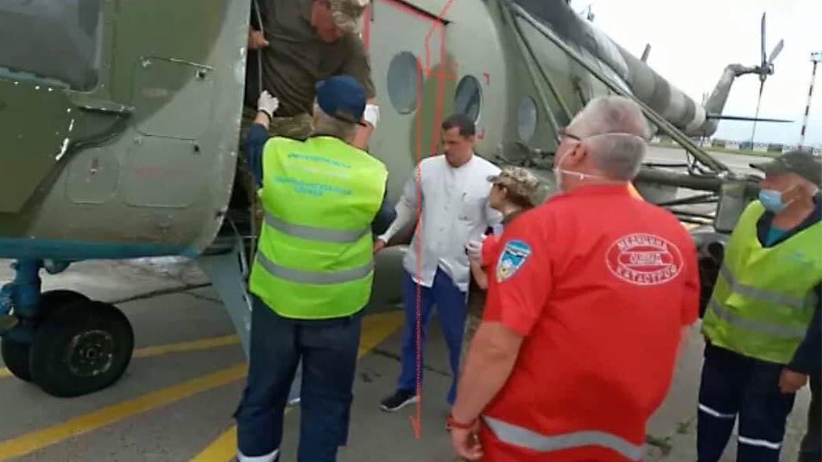 В Днепр вертолетом доставили 5 раненых бойцов