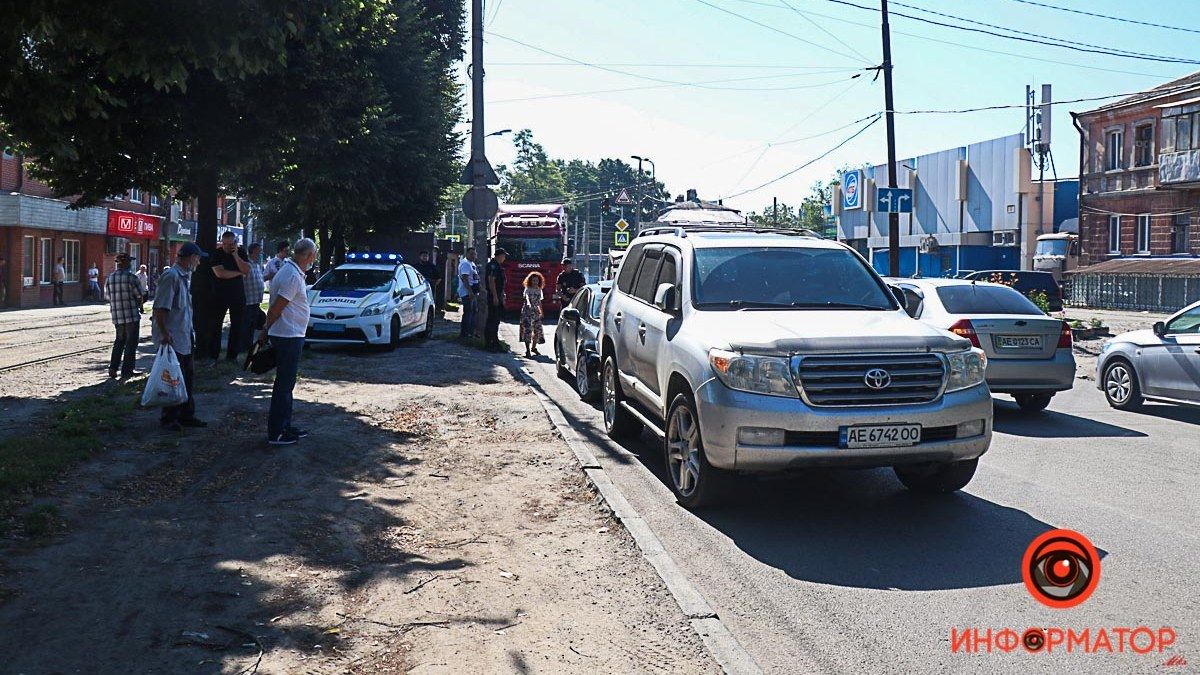 В Днепре на Владимира Антоновича Land Cruiser сбил 6-летнюю девочку: ребенка забрала скорая