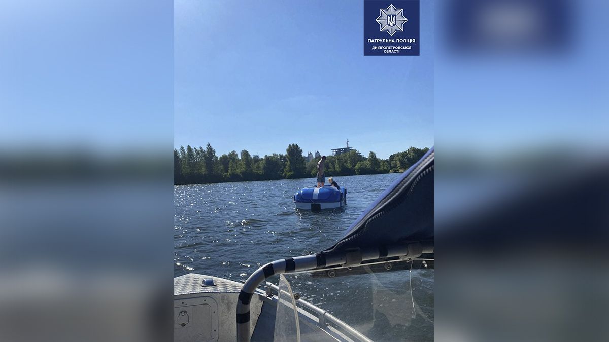 В Днепре мужчина и женщина уплыли на катамаране и пропали