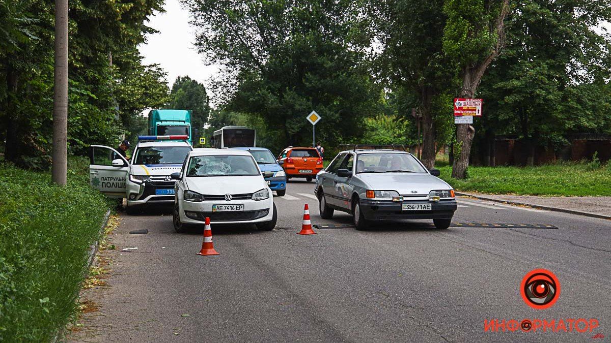 В Днепре на Надежды Алексеенко Volkswagen сбил 57-летнего мужчину на переходе: розыск свидетелей момента наезда