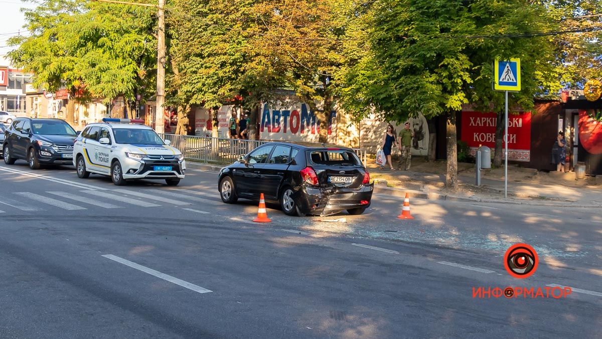 В Днепре на Тополе столкнулись Chevrolet и KIA: пострадал ребенок