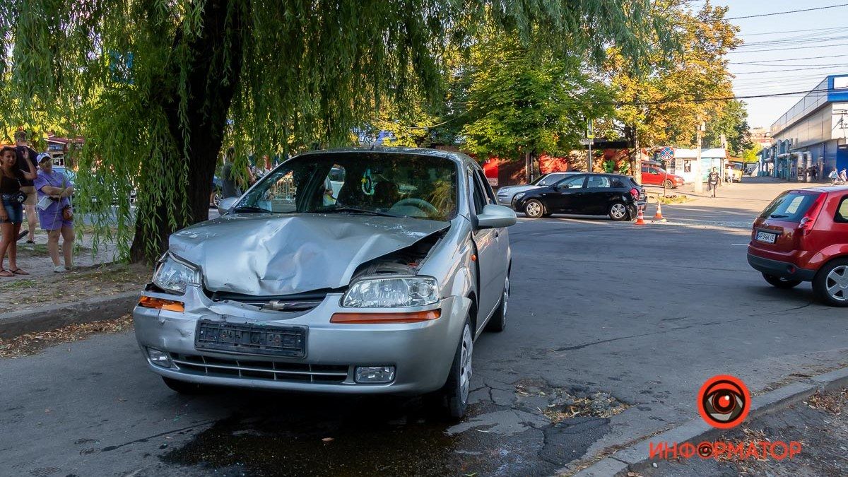 В Днепре на Тополе столкнулись Chevrolet и KIA: поиск свидетелей