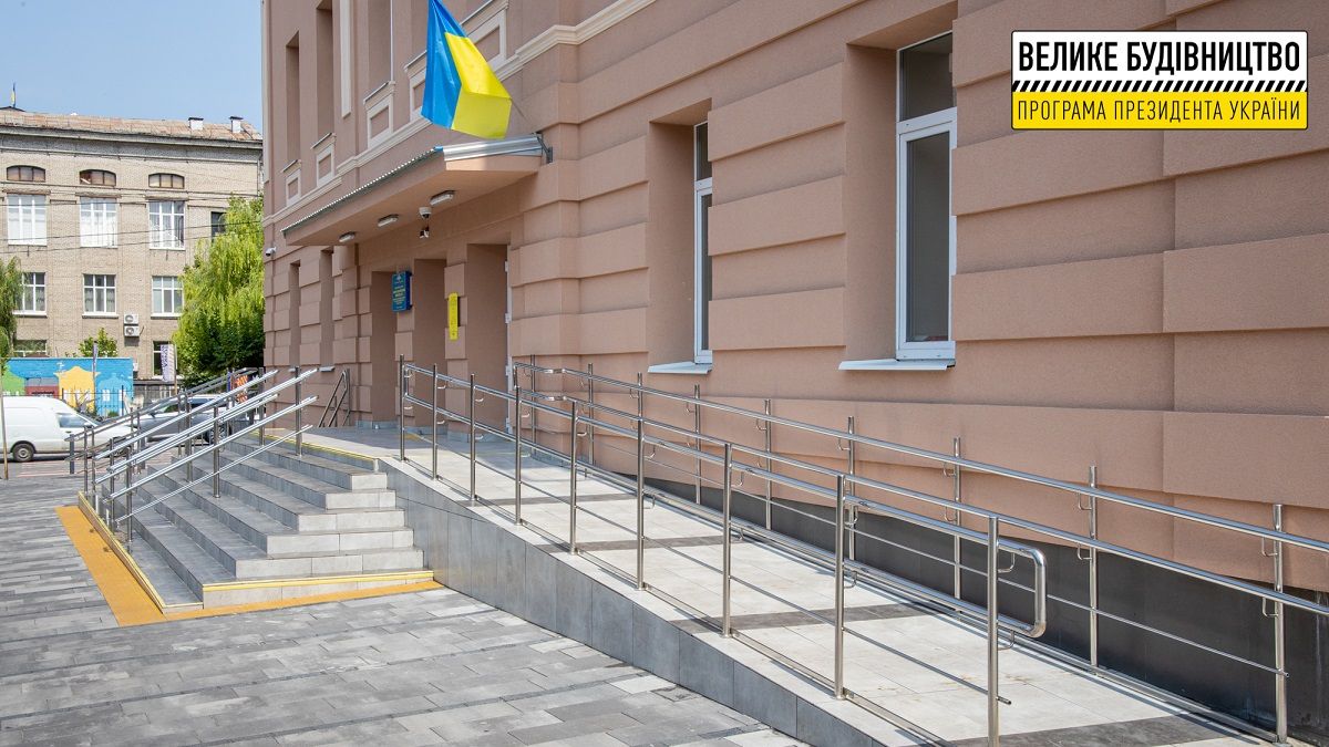 Ученики ставят 12 баллов: завершилась реконструкция старейшей гимназии Днепра