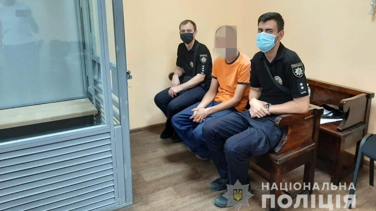 В Кривом Роге задержали мужчину, который посадил 7-летнего пасынка на цепь