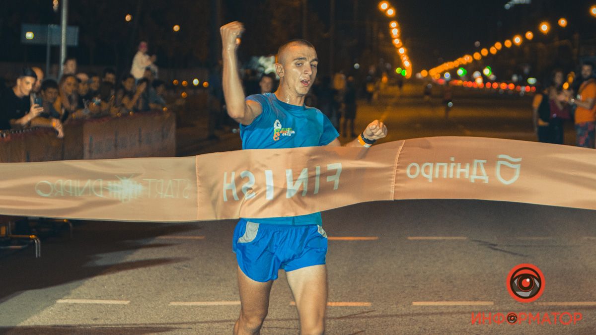 В Днепре прошел забег по ночному городу "10k Night Run"