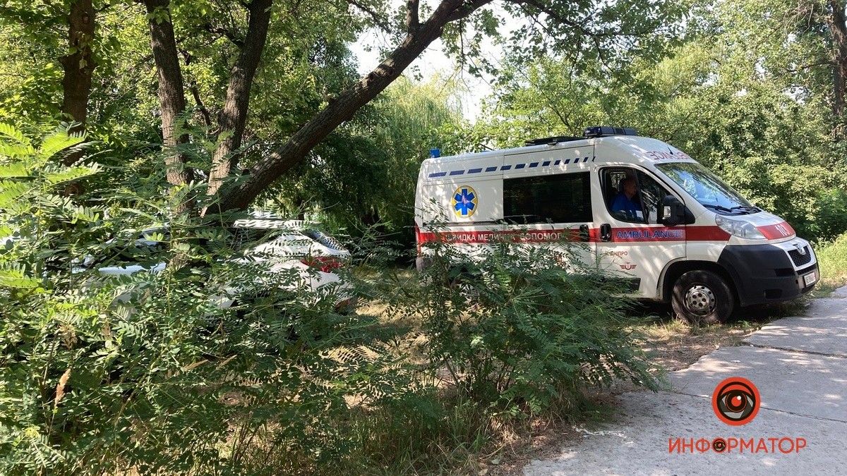 В Днепре на косе на Победе мужчина ушел купаться и не вернулся: его ищут водолазы