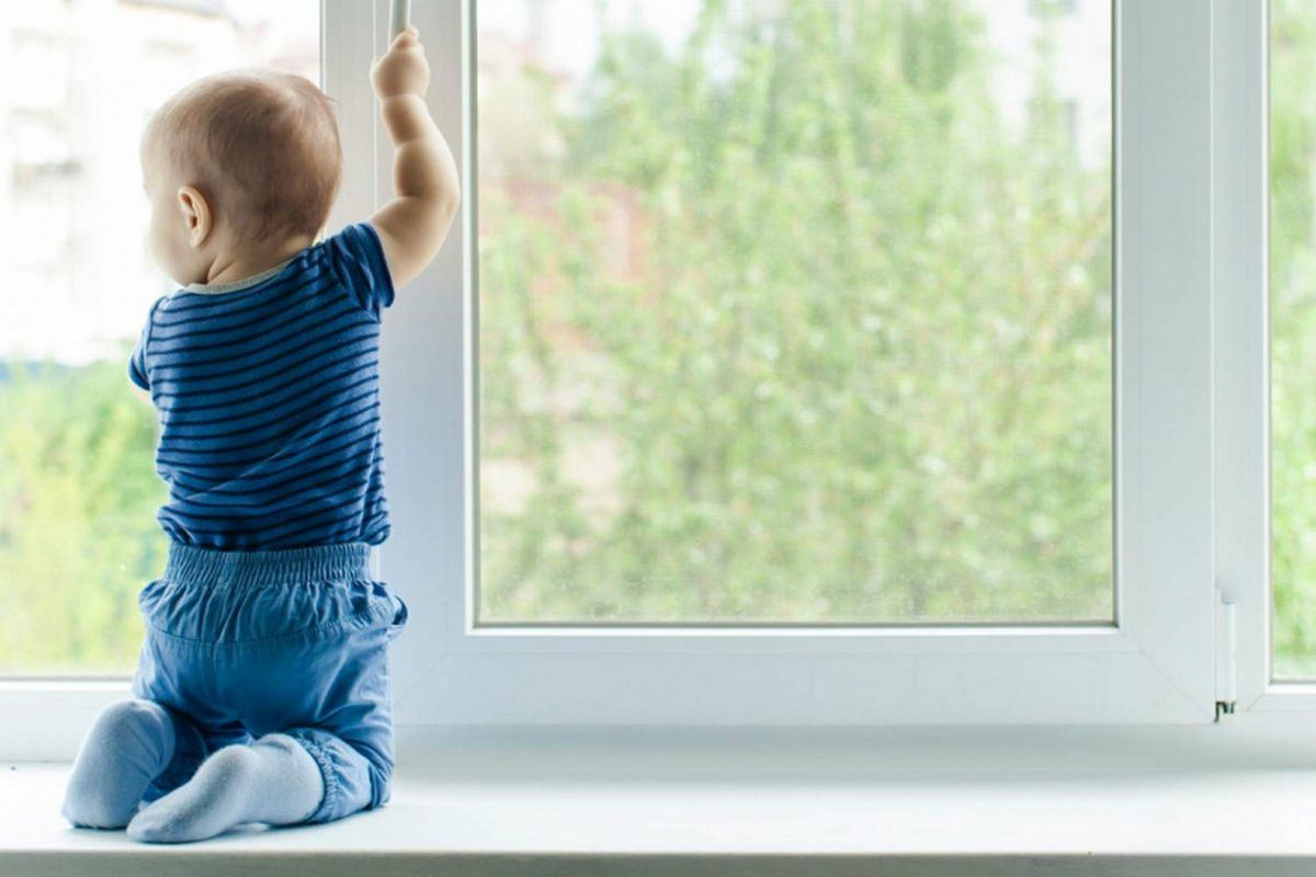 В Днепре спасают 4-летнего мальчика, который выпал из окна