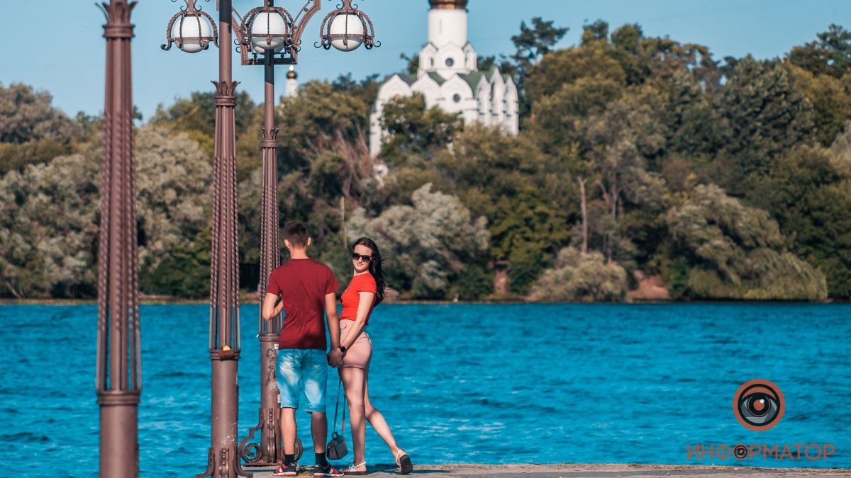 Концерт Олега Кензова, "экскурсии" в космос и кинотеатр под открытым небом: куда пойти на выходных в Днепре