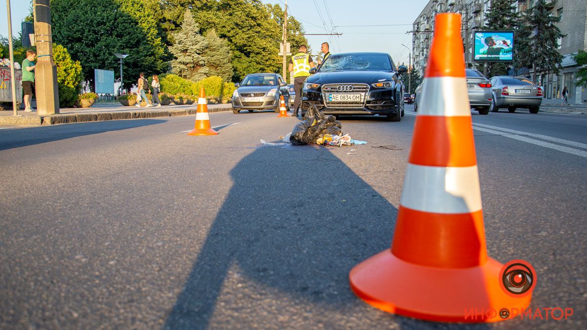 В Днепре на Сичеславской Набережной водитель Audi сбил мужчину на пешеходном переходе