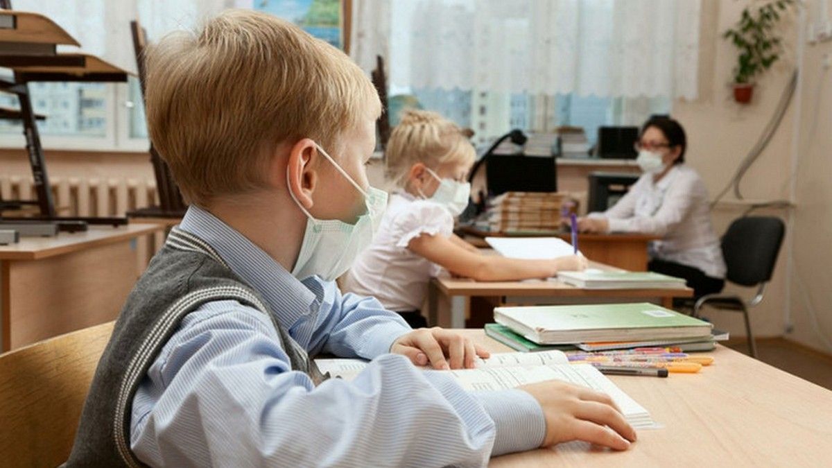 Кабмин изменил правила работы школ во время карантина